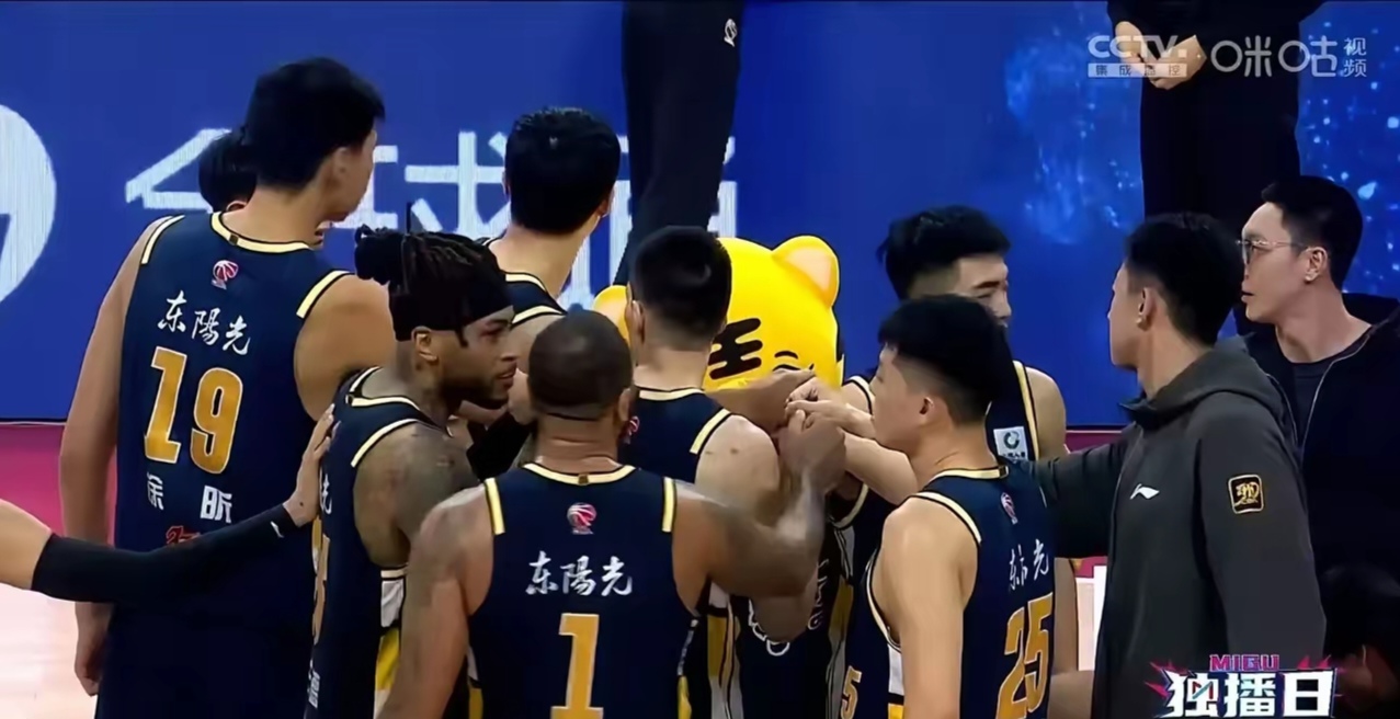 关于广州南雄惨负浙江广厦，遭遇三连败的信息