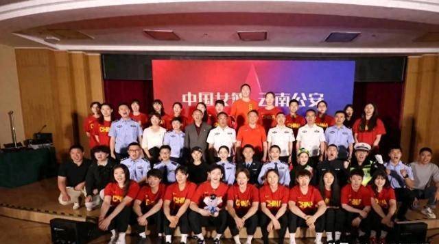 开云体育在线-印度女篮勇夺冠军妖姬英姿霸气现