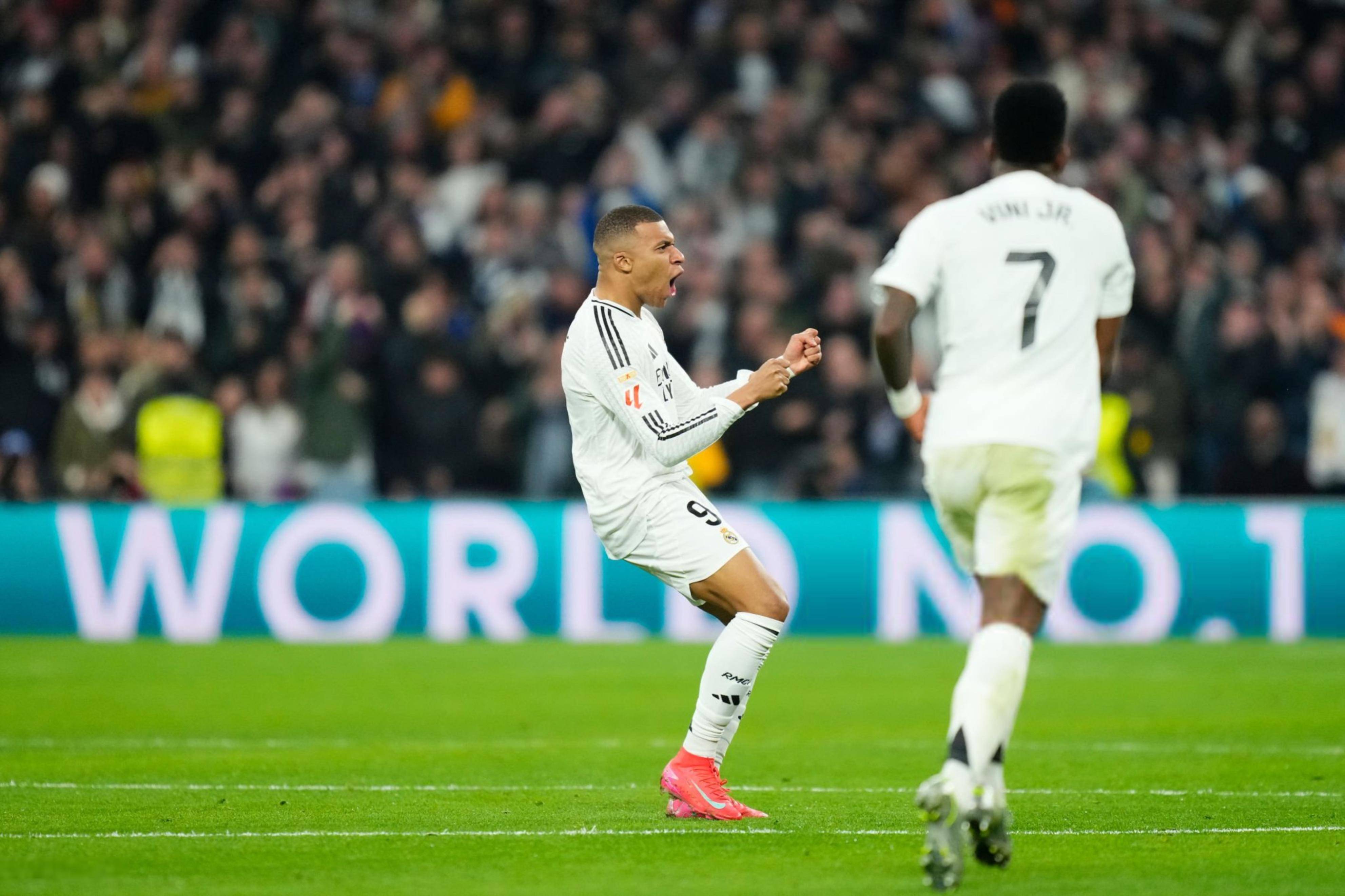 开云体育在线-皇马主场大胜，球队士气高涨向前突进