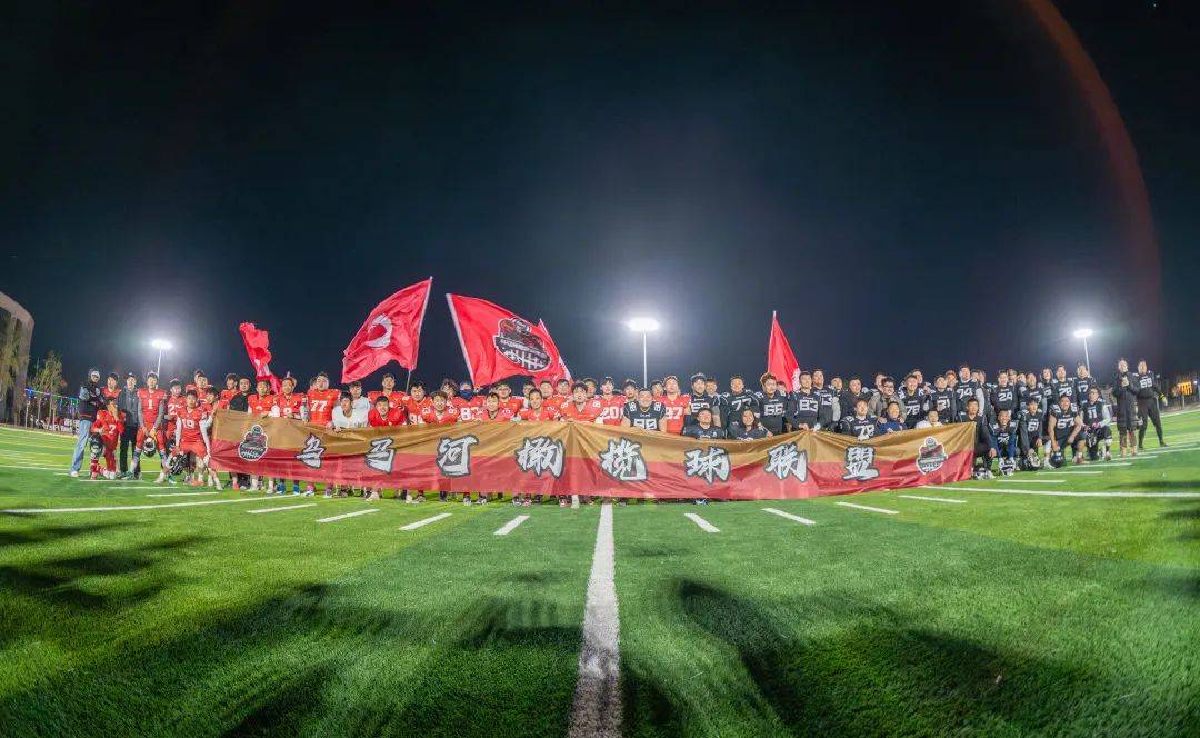 顶尖球队展现实力，赛场比拼激烈