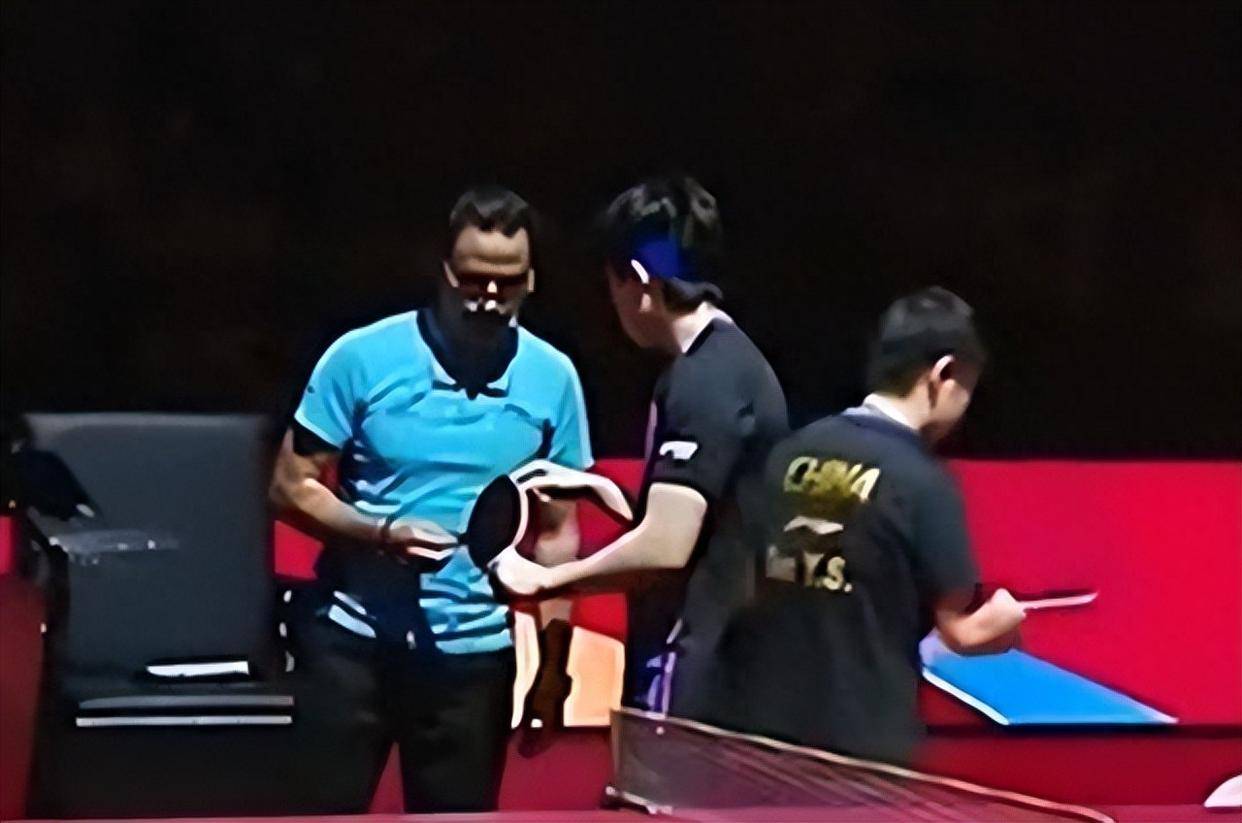 比赛剧情：比赛中的出人意料事件引发观众热议的简单介绍