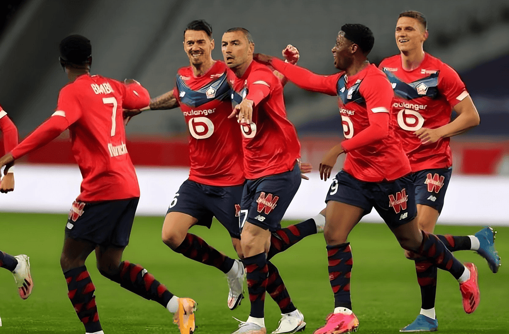 里尔战胜对手，保持不败纪录