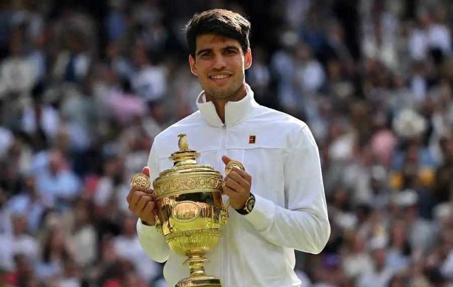 西班牙选手实现个人突破,登上领奖台 西班牙选手实现个人突破,登上领奖台