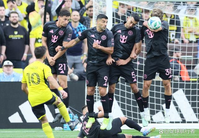 世界级足球赛事,球场上掀起热潮 世界级足球赛事,球场上掀起热潮