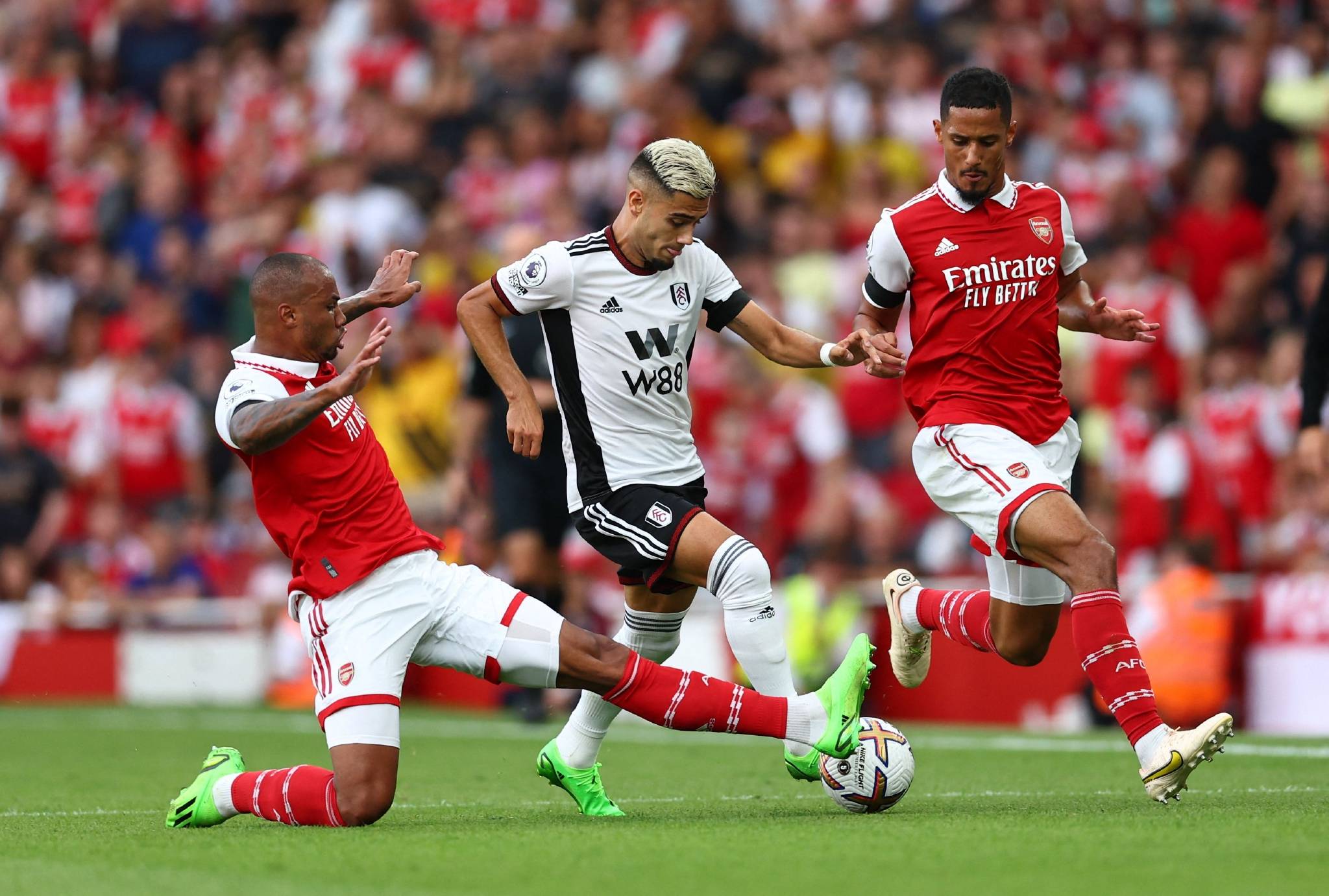 纽卡斯尔联表现出色，取得胜利