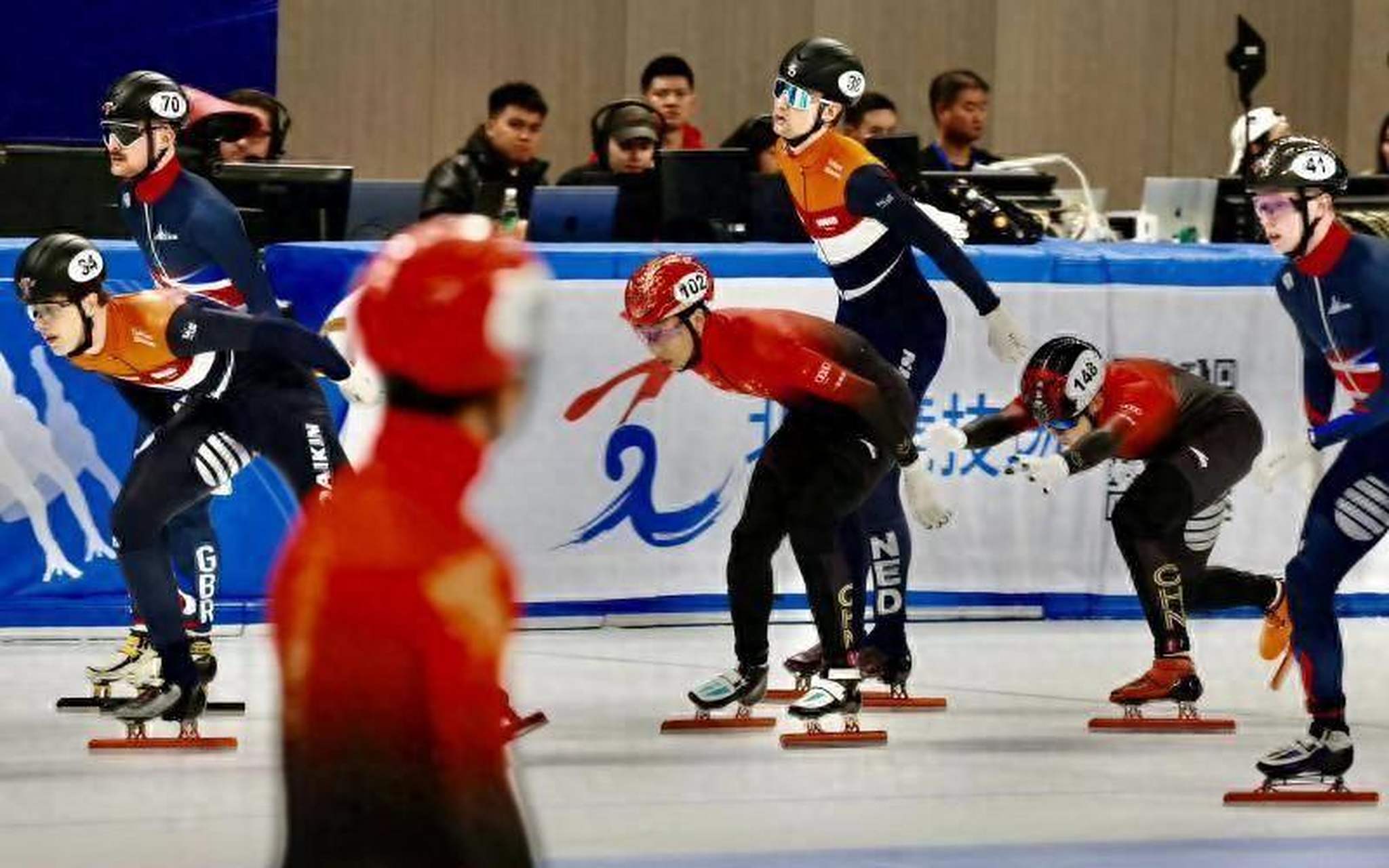 短道速滑比赛,荷兰队选手获得金牌的简单介绍 短道速滑比赛,荷兰队选手获得金牌的简单介绍