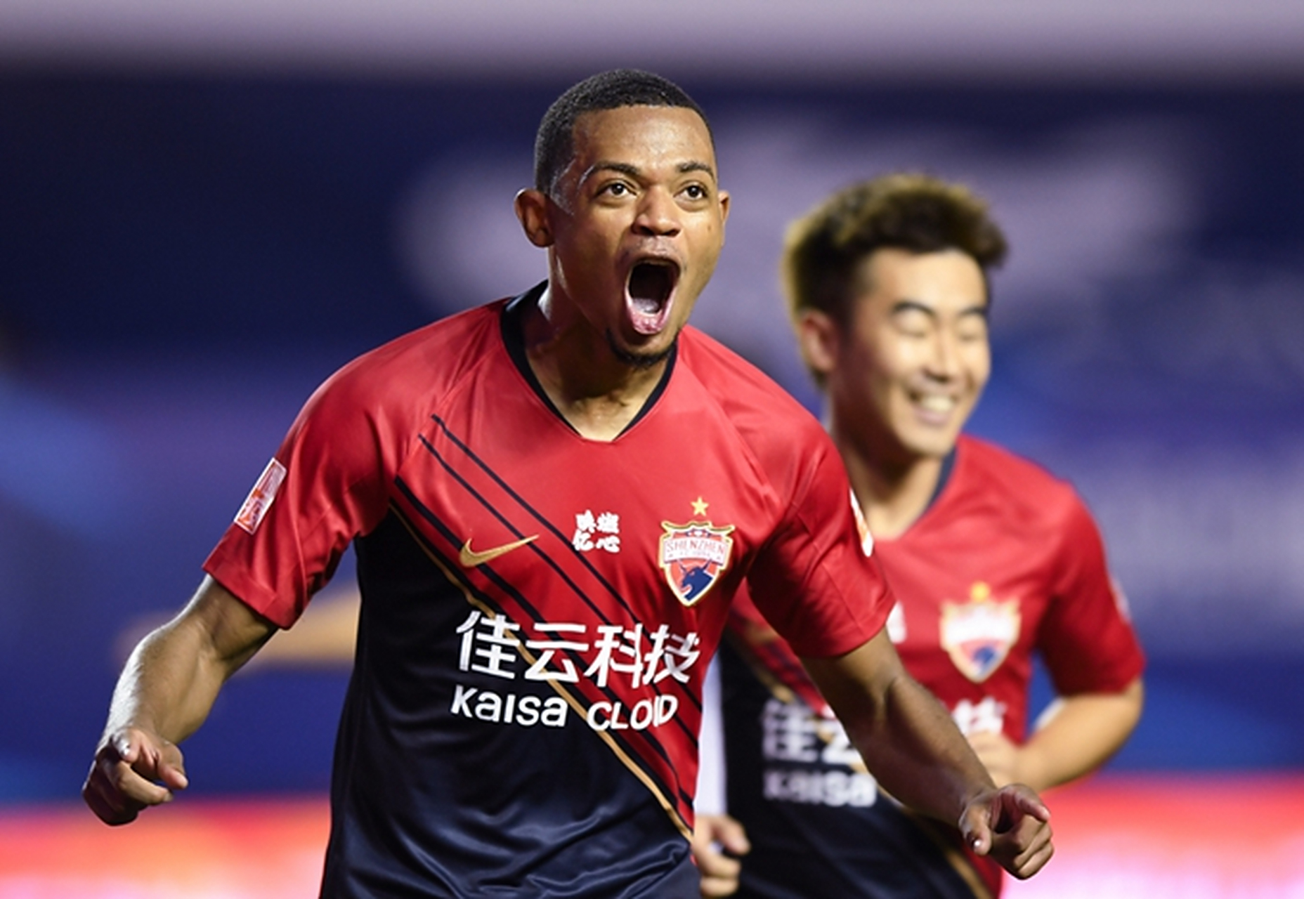 深圳佳兆业球员表现出色，取得胜利