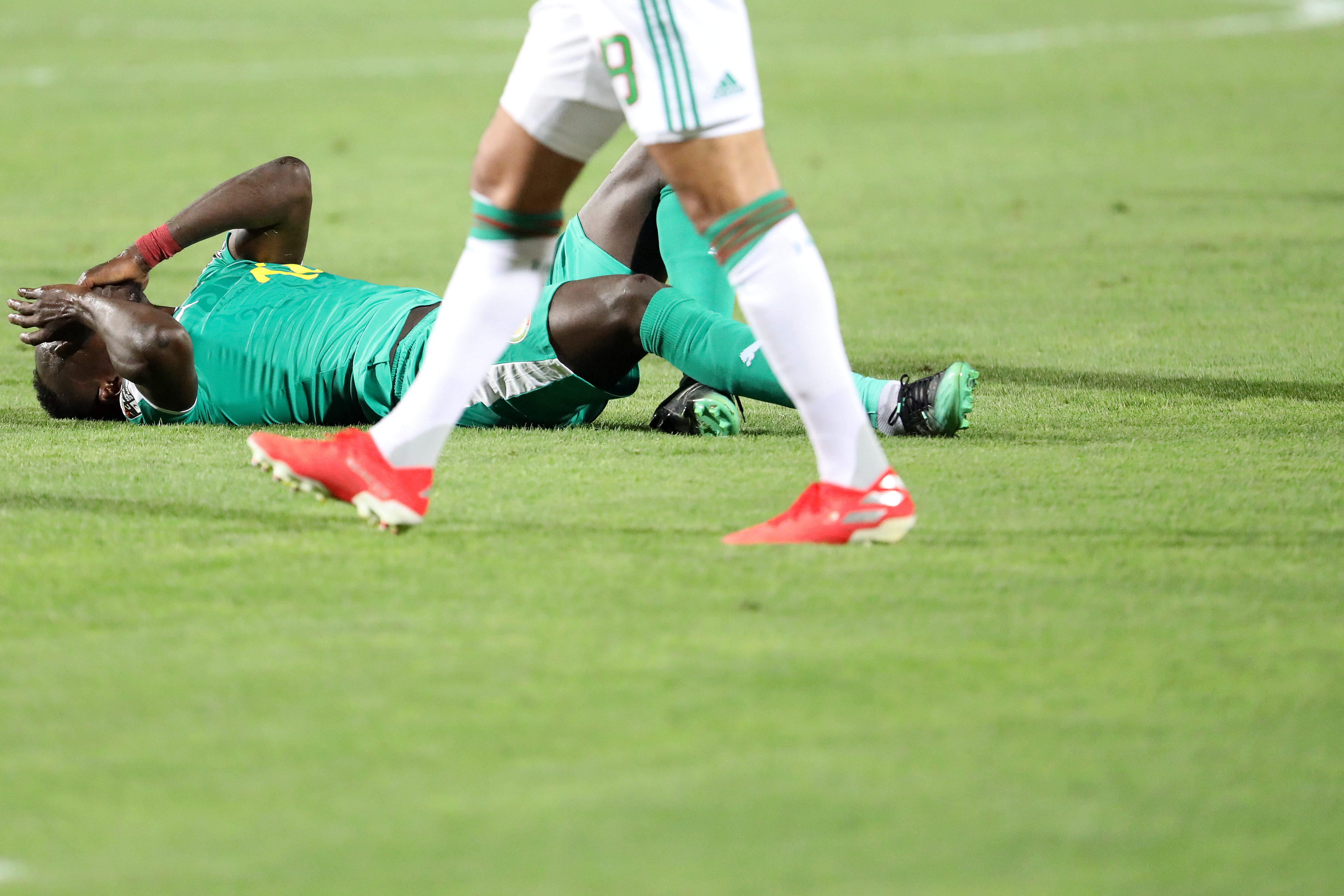 法兰克福足球队士气如虹,夺得关键胜利 法兰克福足球队士气如虹,夺得关键胜利