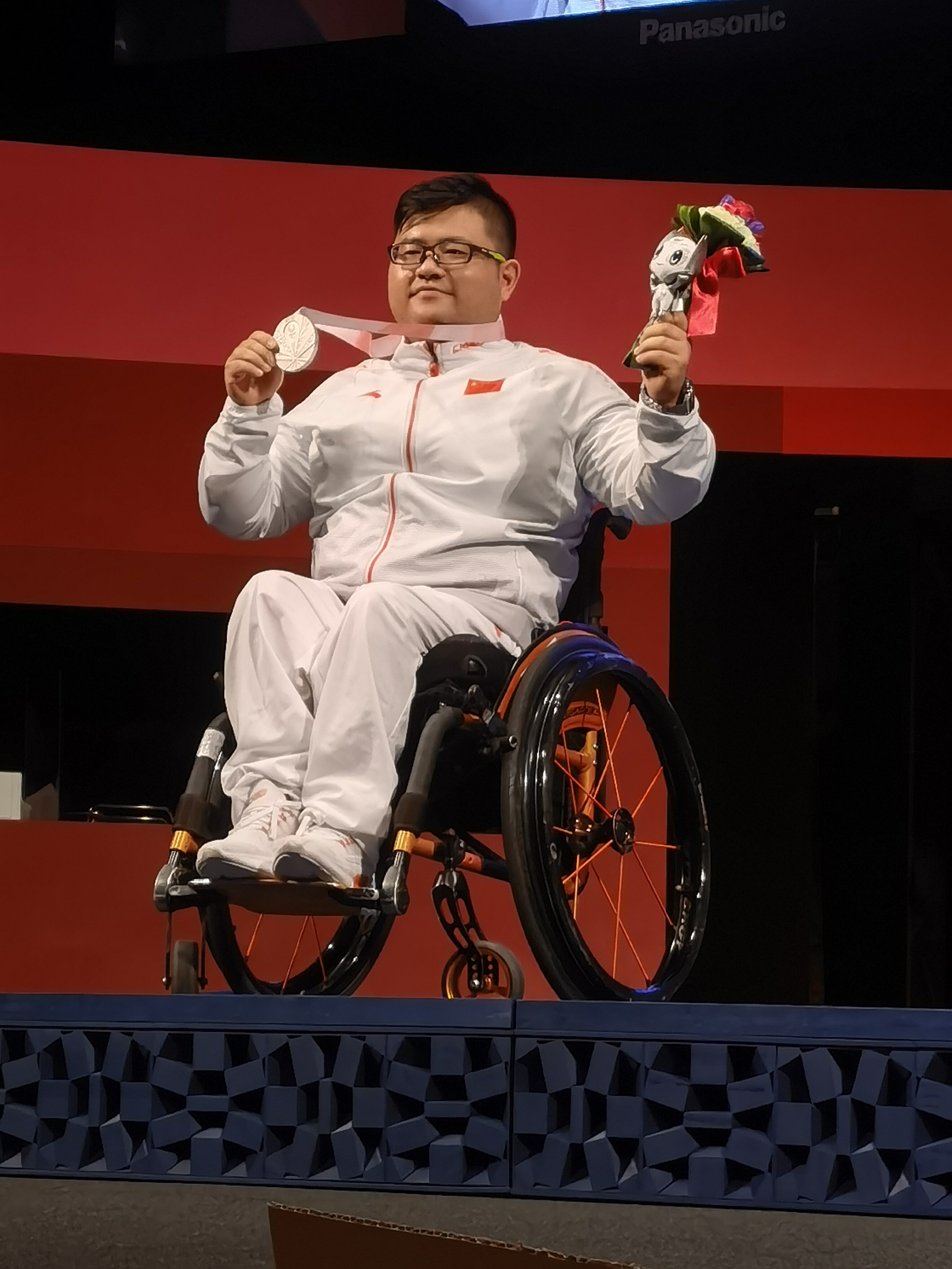 举重比赛中南美运动员创造佳绩