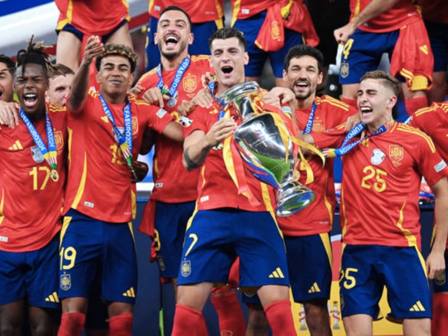 关于西班牙队出色表现，创下胜利纪录的信息