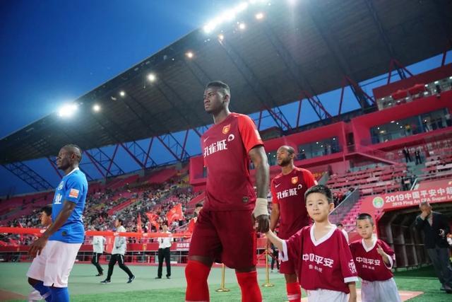 恒丰主场大胜华夏幸福,闯出领先 恒丰主场大胜华夏幸福,闯出领先