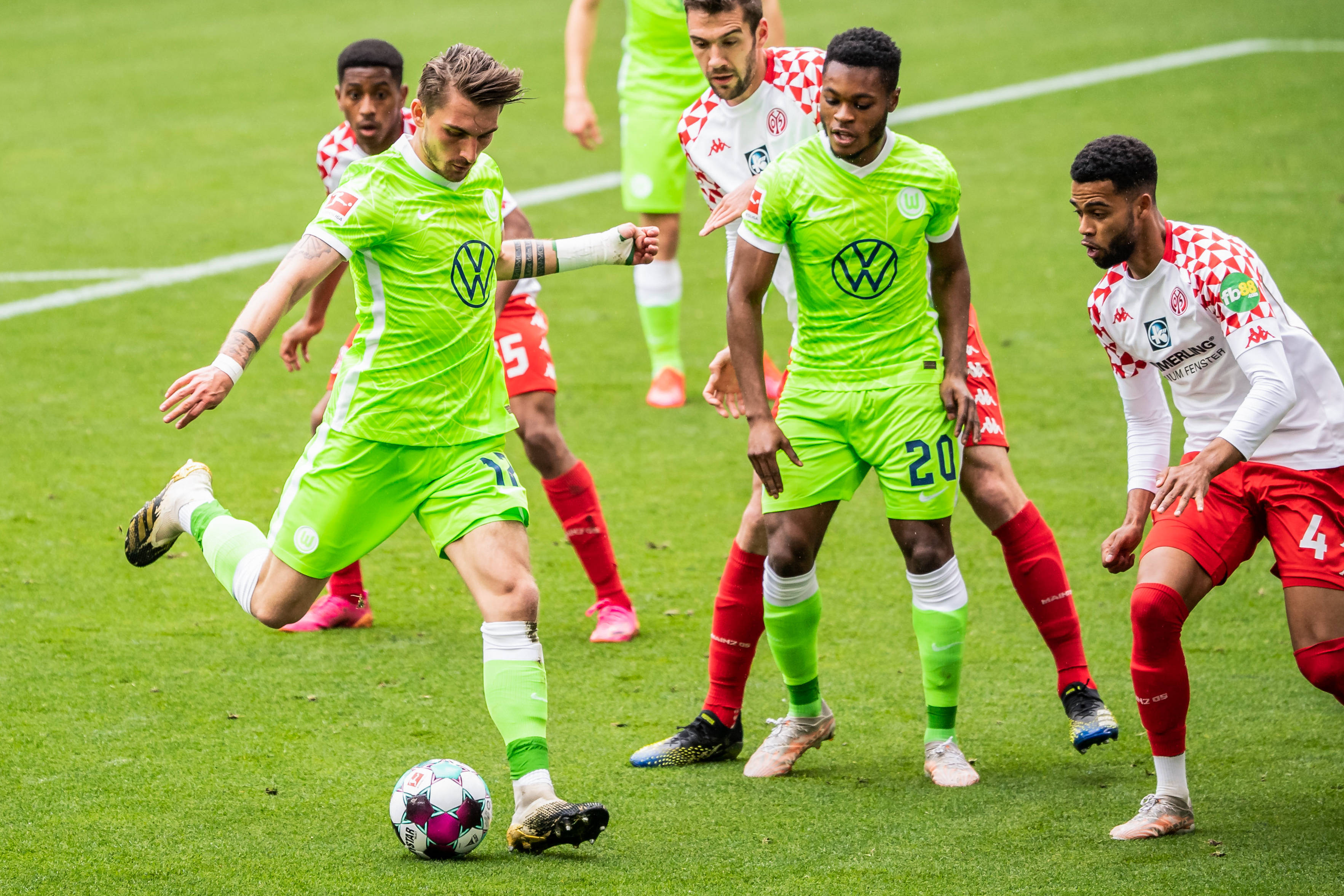 开云体育下载-多特蒙德主场逆转赢得比赛，重返争冠行列