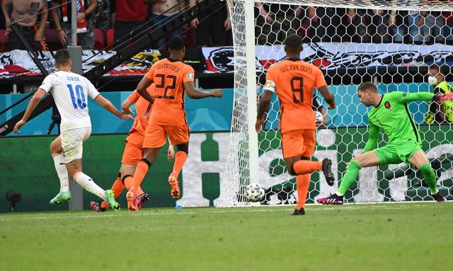 开云下载-捷克队门将表现出色，多次扑出关键球