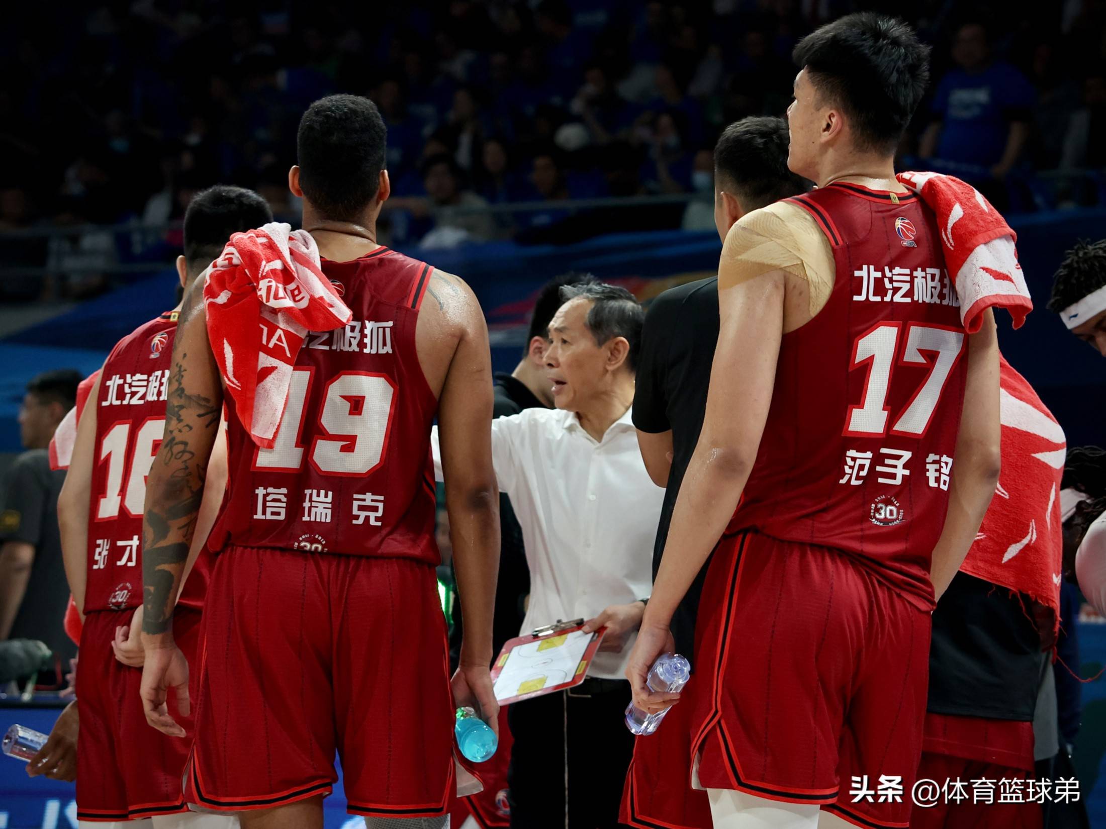 中国篮球职业联赛的激烈竞争,球队争夺冠军 中国篮球职业联赛的激烈竞争,球队争夺冠军