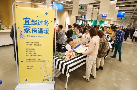 雄鹿队球员为社区义卖活动筹集善款