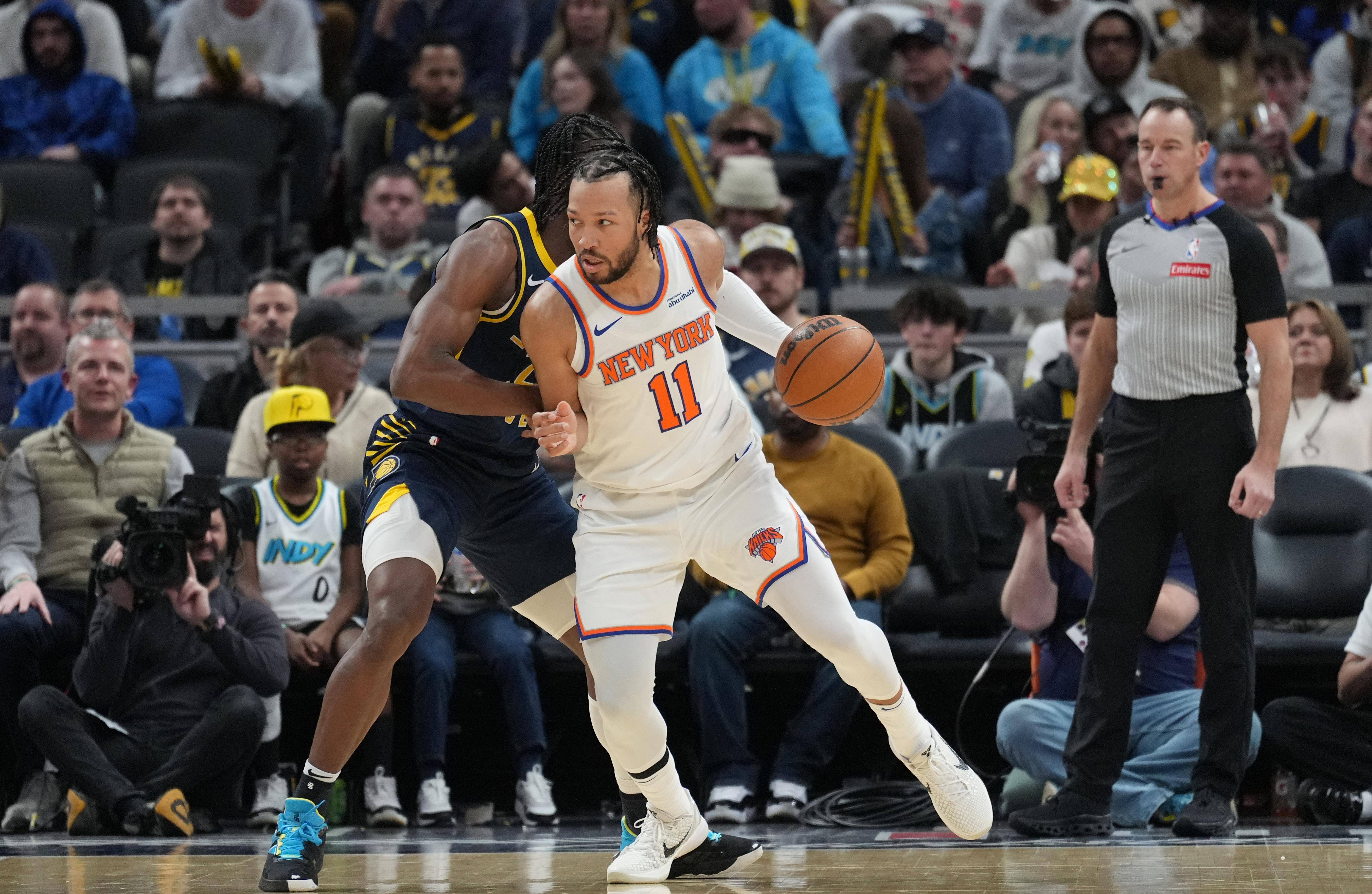 篮球比赛中一支杰出的球队成功翻盘取得胜利