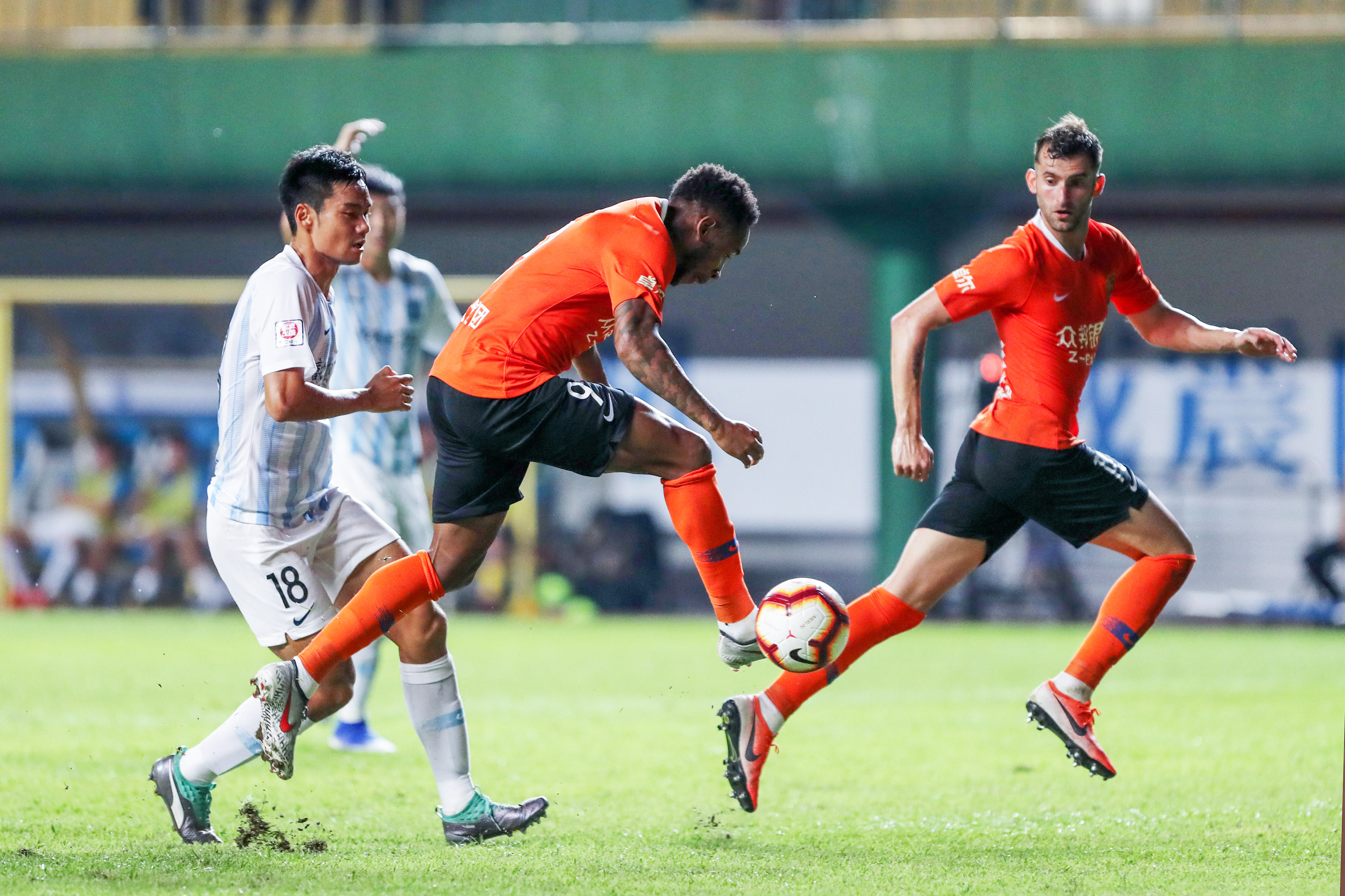 关于卓尔客场大胜广州富力,稳固积分榜前列的信息 关于卓尔客场大胜广州富力,稳固积分榜前列的信息