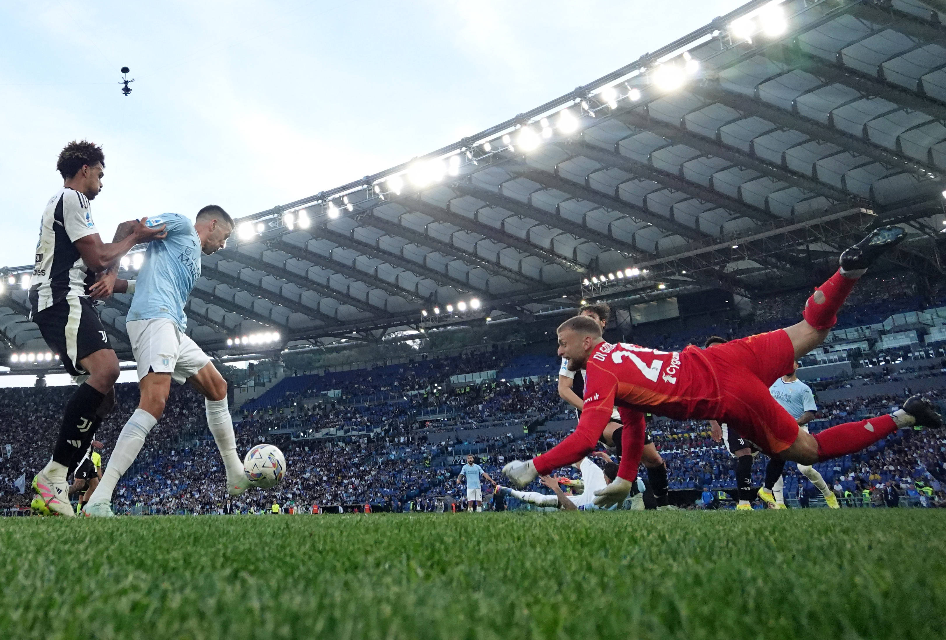 尤文图斯阴阳两难,小组赛形势陷入混乱 尤文图斯阴阳两难,小组赛形势陷入混乱