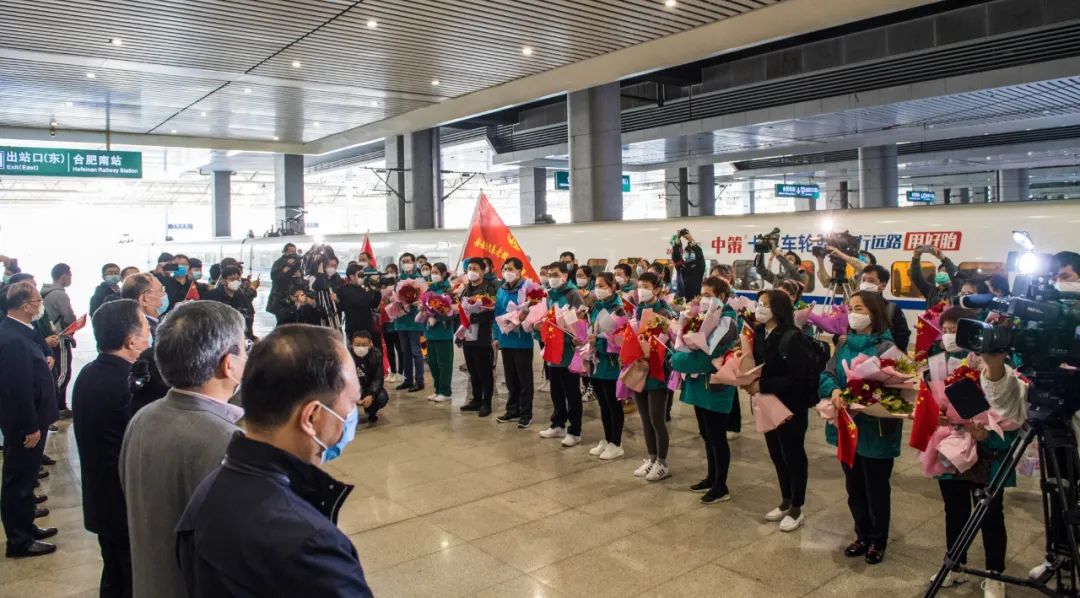 科隆队凯旋归来,迈向胜利的道路 科隆队凯旋归来,迈向胜利的道路