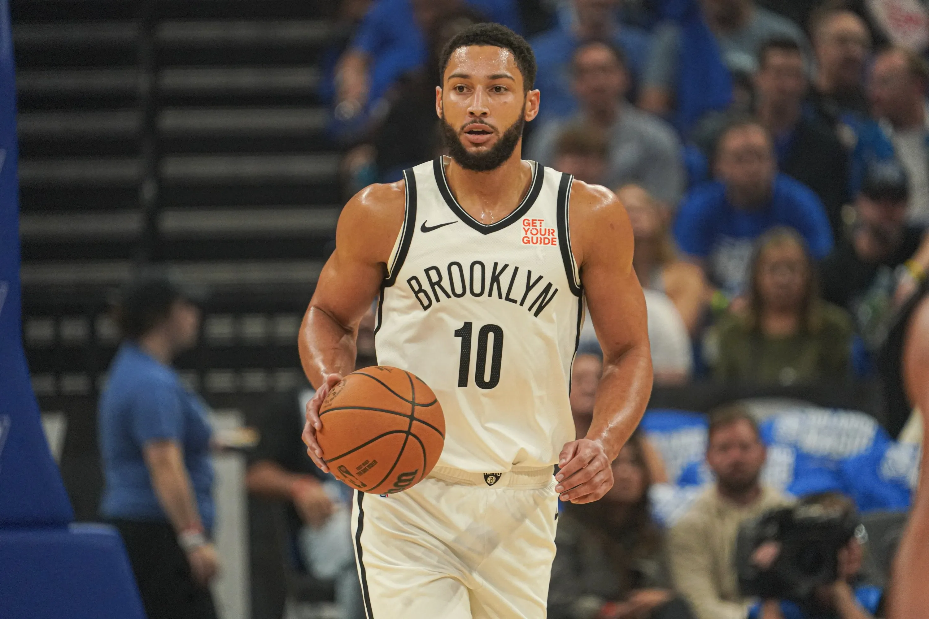 76人遭遇逆转惨败，西蒙斯受伤离场