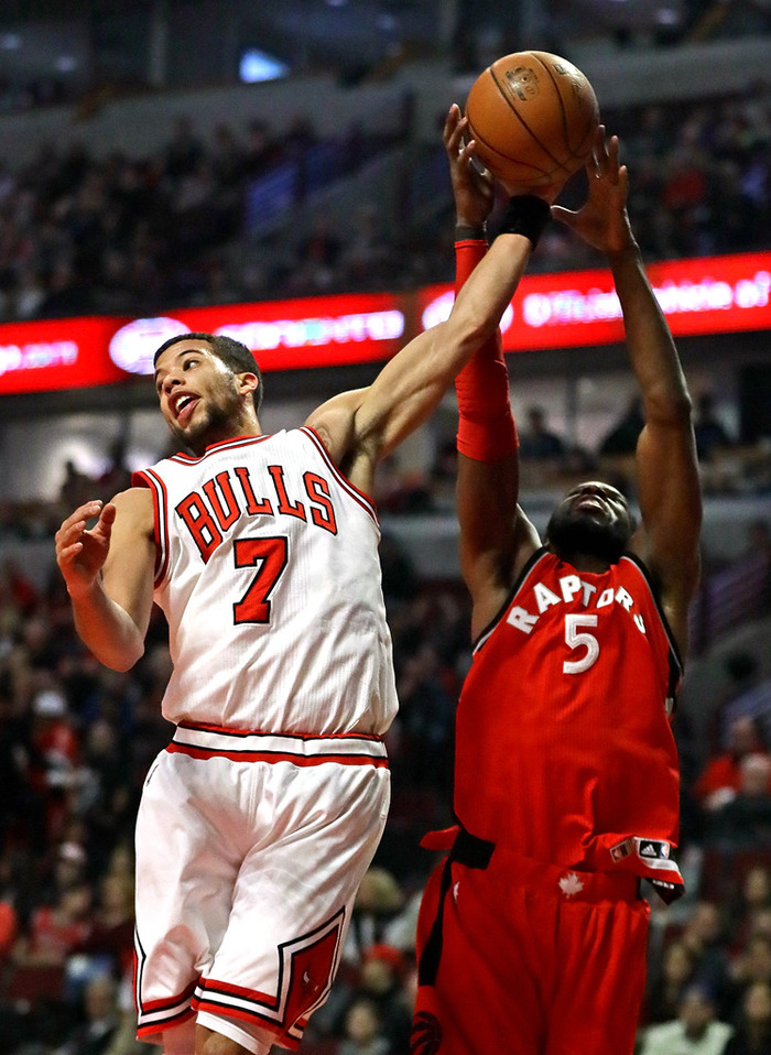 雄狼队大胜骑士队，取得重要胜利