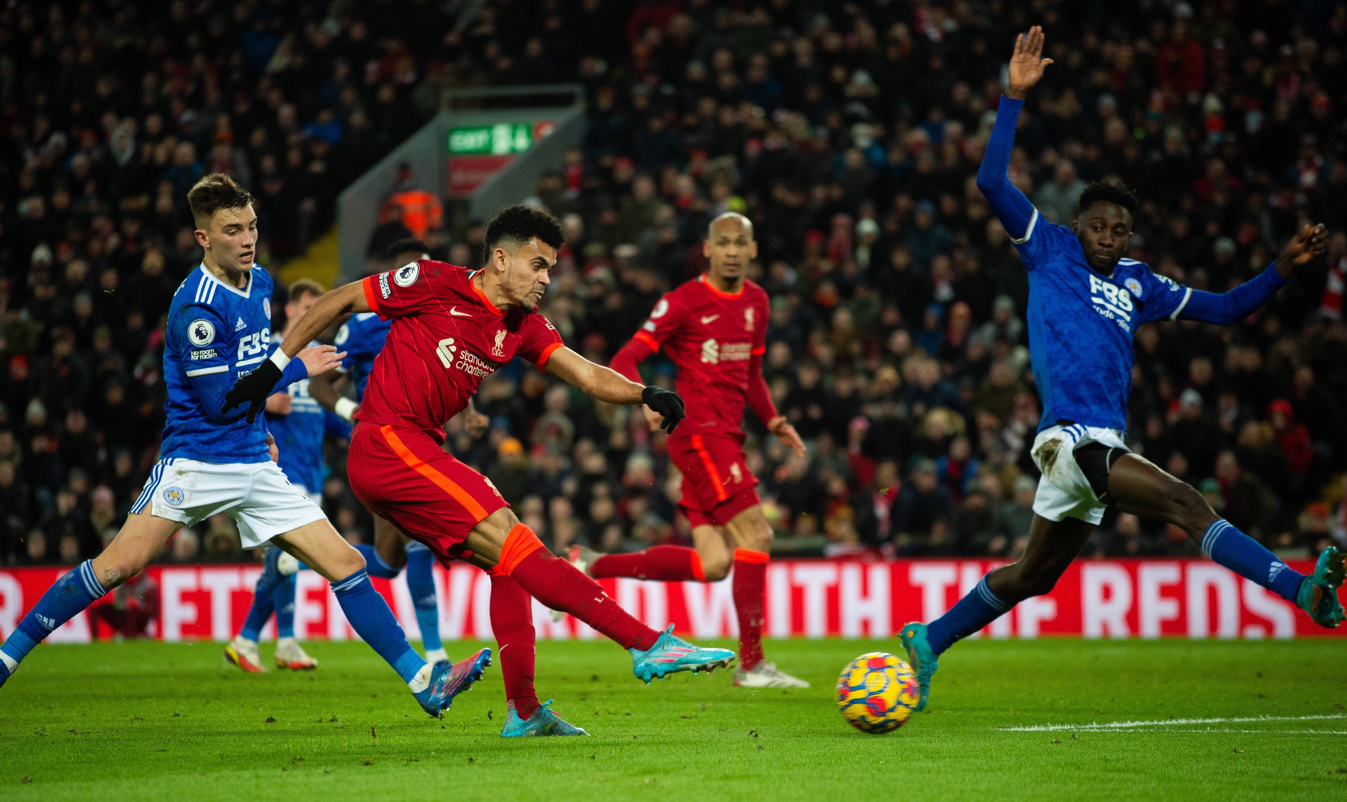 开云体育官网-阿森纳队员备战下一轮英式足球比赛