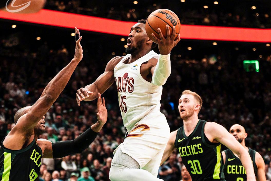 活塞大破凯尔特人,卡德维尔表现不凡 活塞大破凯尔特人,卡德维尔表现不凡