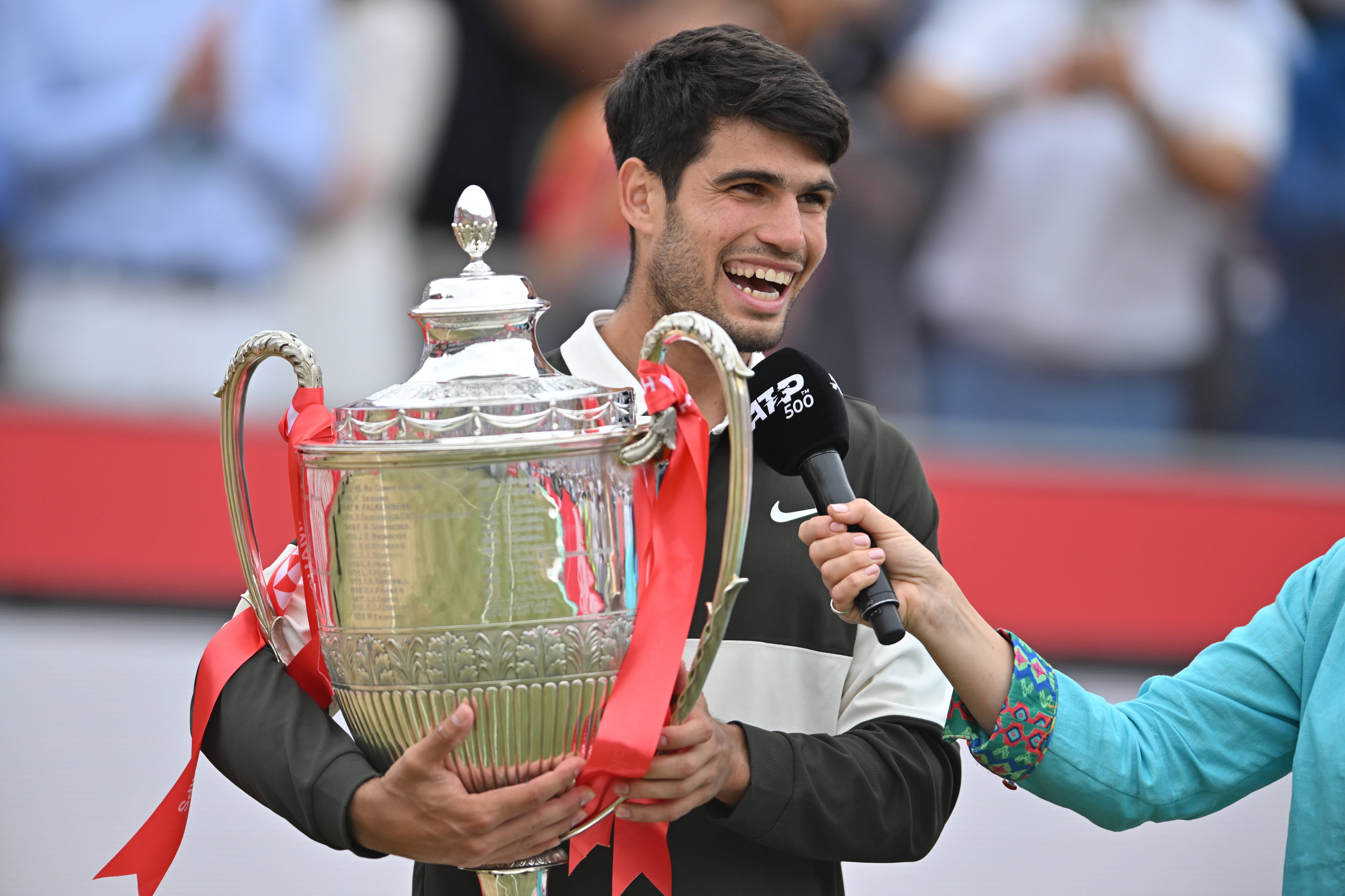 阿尔及利亚球员展现实力，携手晋级下一轮