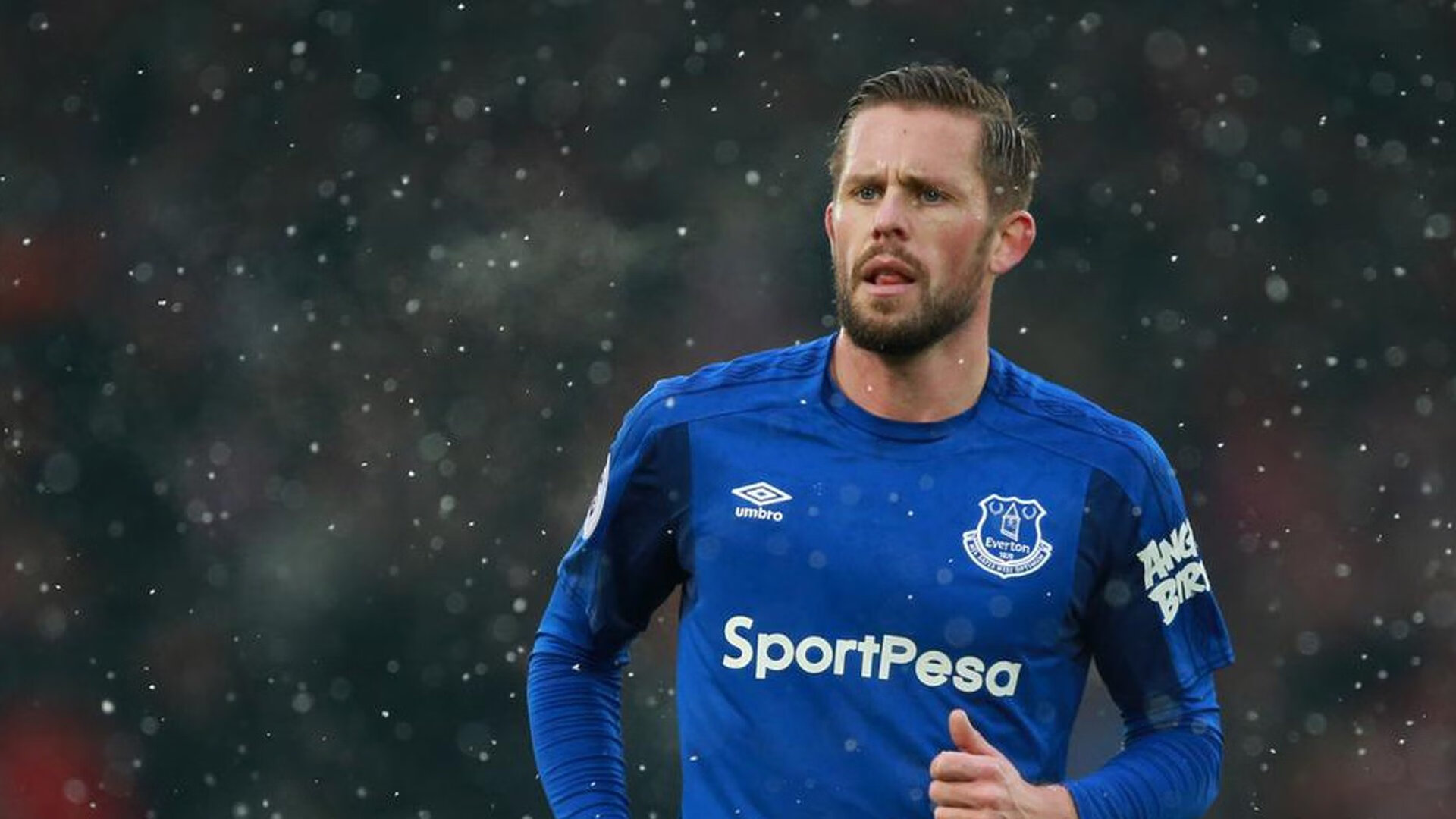 骨骼与火焰，爱德华兹的无声暴力如何重塑赛场时差