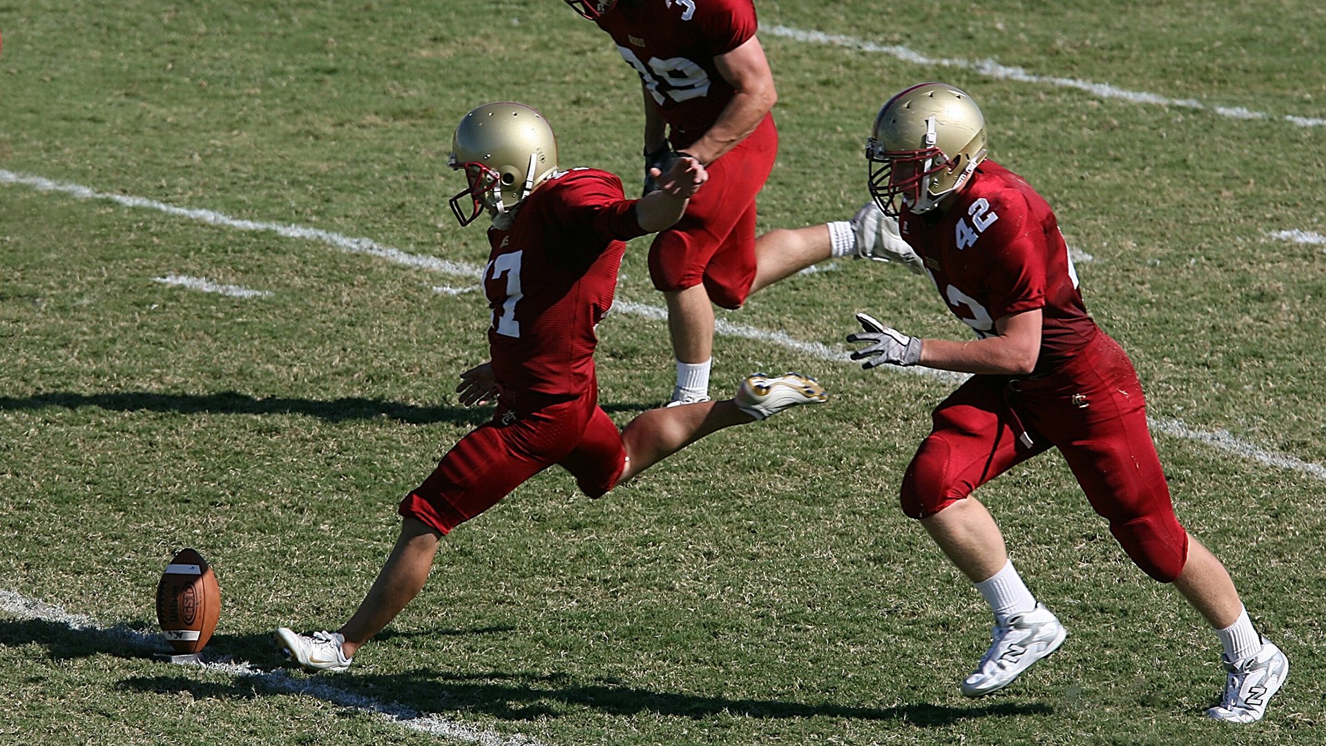 红色风暴席卷赛道,塞恩斯火焰点燃赛场,法拉利碾压红牛车队!